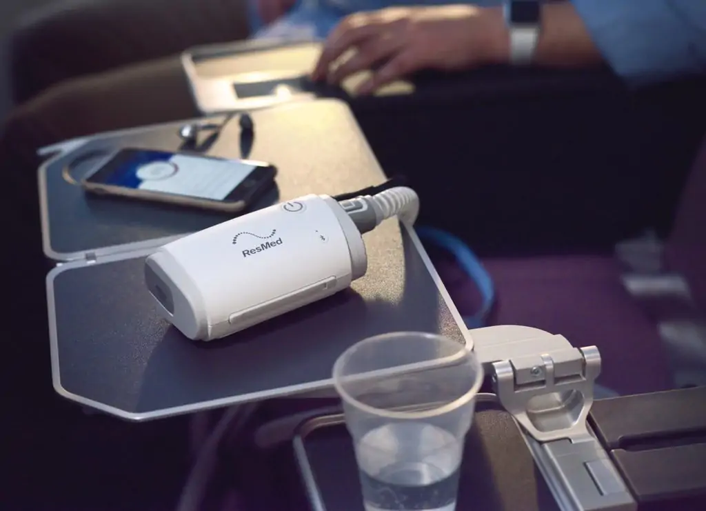 sleep-apnea-travel-cpap-airmini-on-airplane-tray-table-full-photo-1024x741 Resmed AirMini Travel Auto CPAP – Lightest (300g) and Powerful